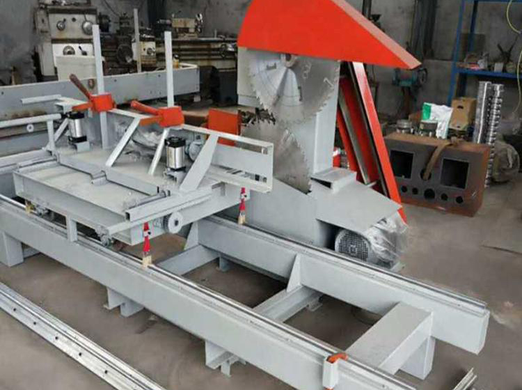 全自动圆木推台锯